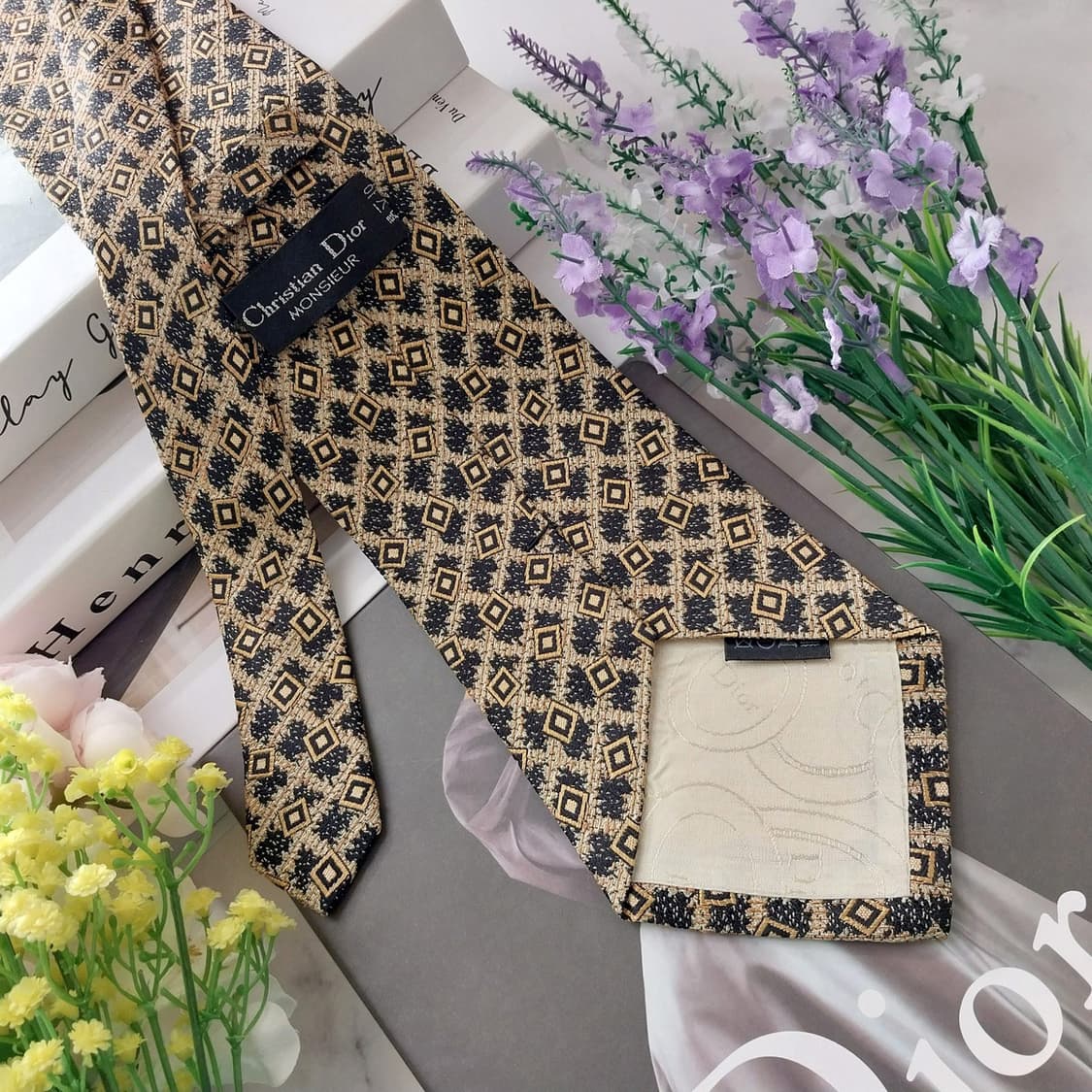 디올 실크 골드&블랙 패턴 넥타이 10.1cm A+등급 K1321
 상품이미지5