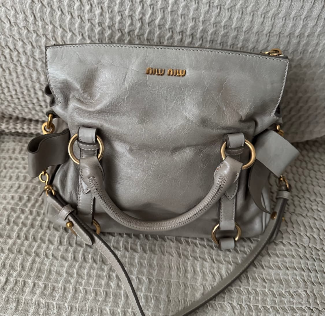 미우미우 비텔로 럭스 보우 미니 사첼백 토트 크로스바디 상품이미지5