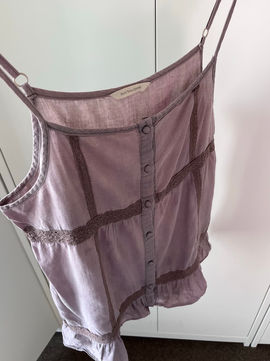 Basic tone clothes 연보라 레이스 단추 슬리브리스 상품이미지9