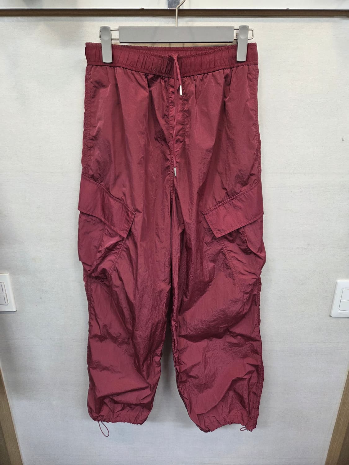 에잇세컨즈 나일론 카고 와이드 스트링팬츠 s 버건디 상품이미지1