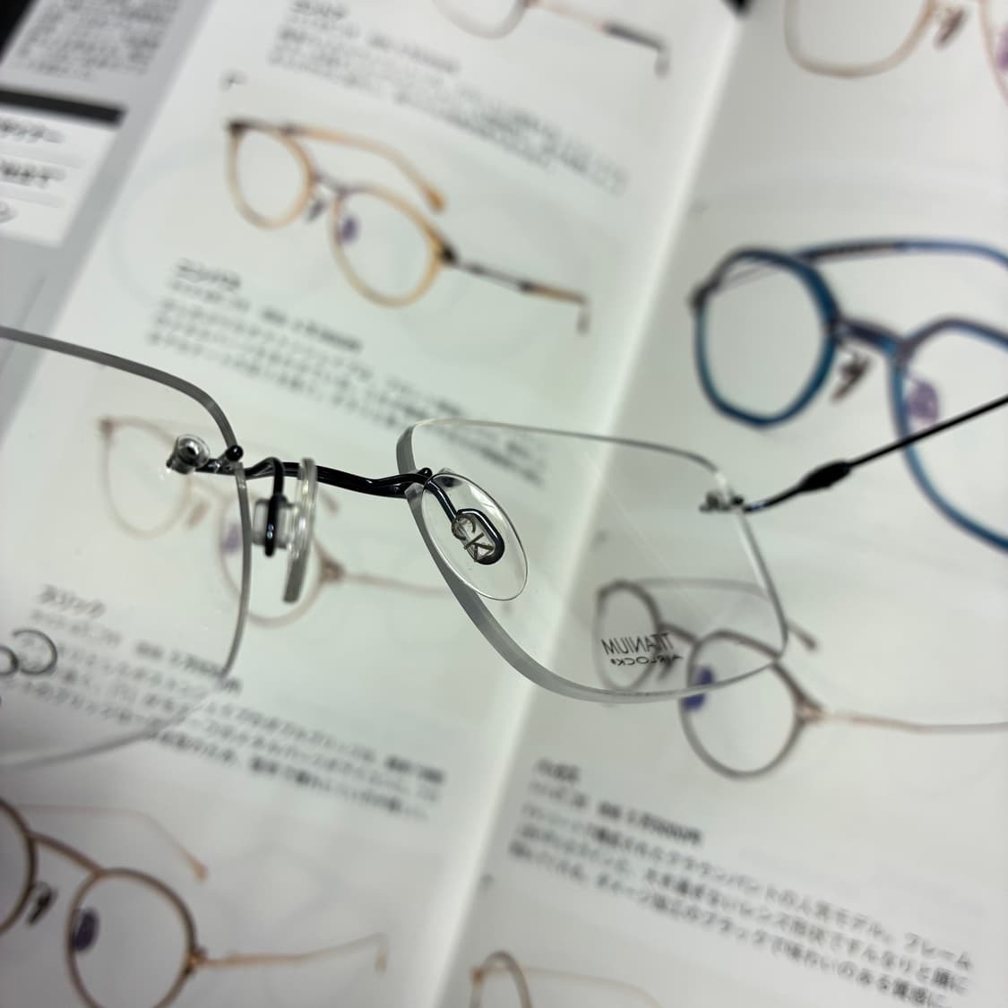 Calvin klein 캘빈클라인 무테 티타늄 네이비 안경 상품이미지6