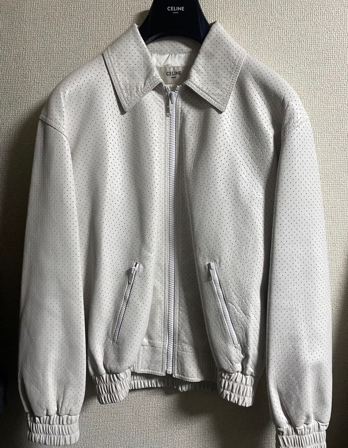 [박보검님 착용] 셀린느 22ss 리미티드 스터드 로고 레더 자켓 상품이미지3