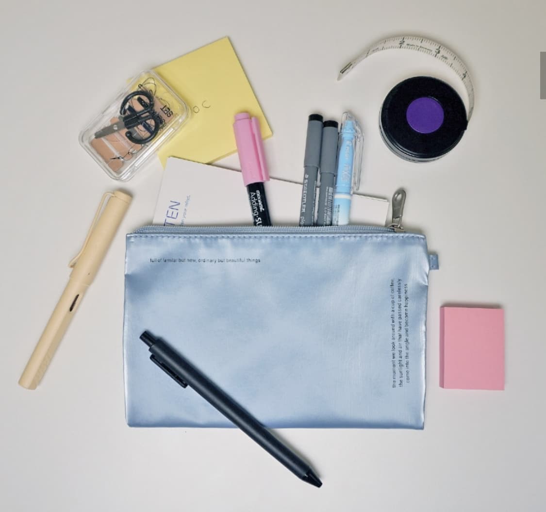 (공홈품절)아코크 마일스톤 새틴 파우치 블루 상품이미지1