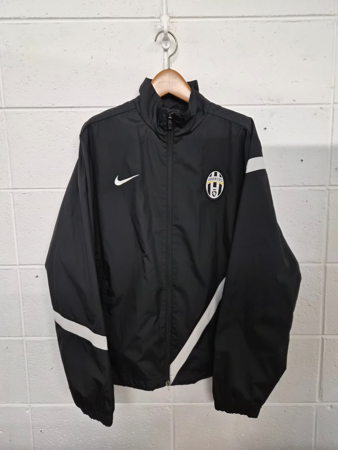 M/100) 나이키 11/12 유벤투스 트랙자켓 팝니다 상품이미지1