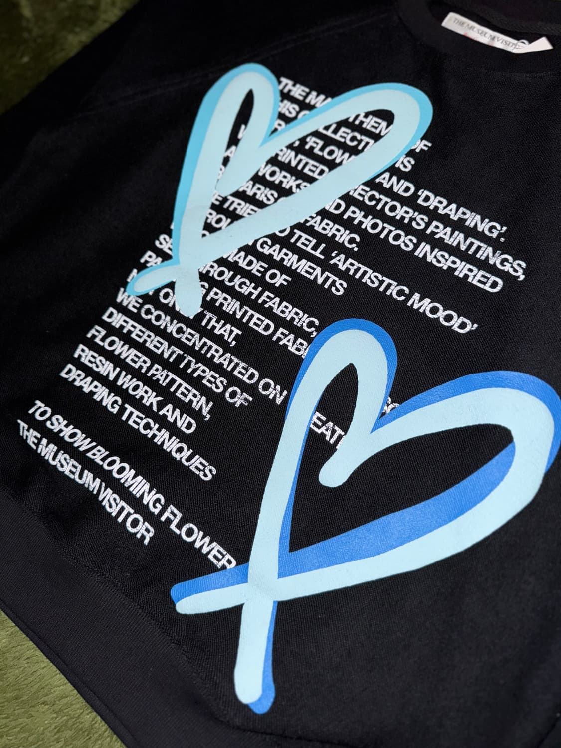 [S] 더뮤지엄비지터 하트 프린티드 인사이드 아웃 스웻셔츠 상품이미지3