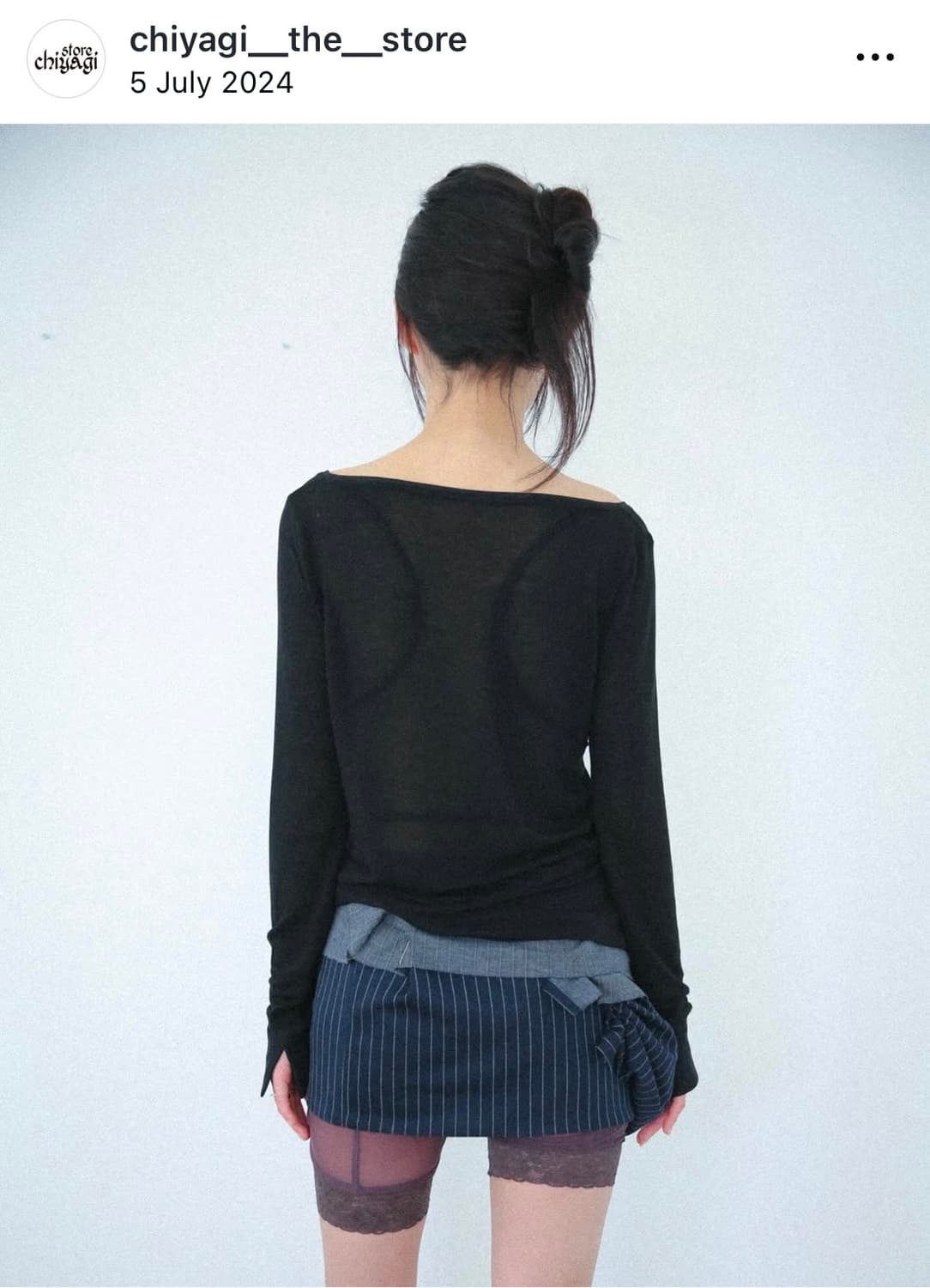 키야기 블랙 브이넥 티셔츠 상품이미지1