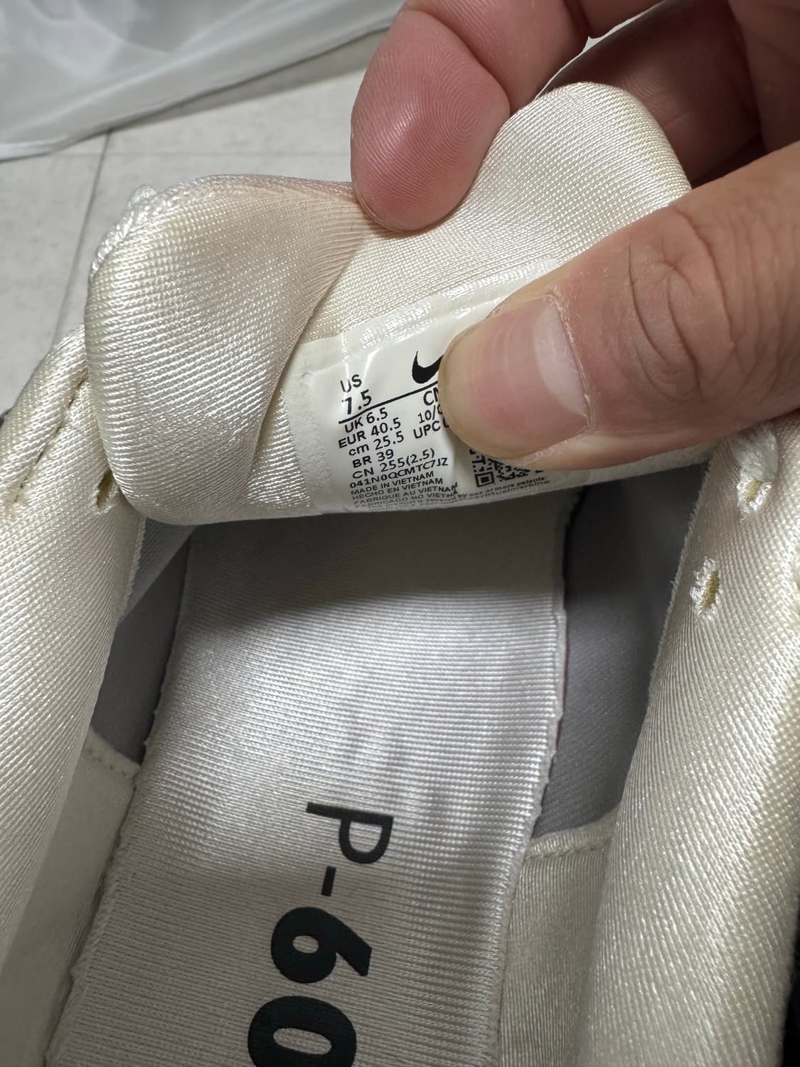 나이키p6000 메탈릭실버 255 상품이미지3