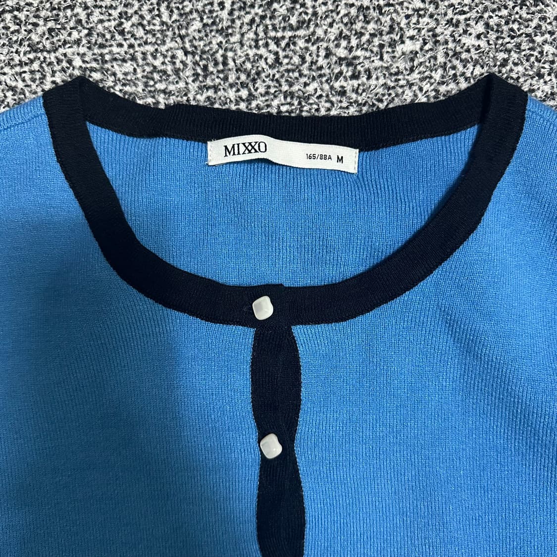 (M) 미쏘 MIXXO 배색 크롭 블루 가디건 상품이미지2