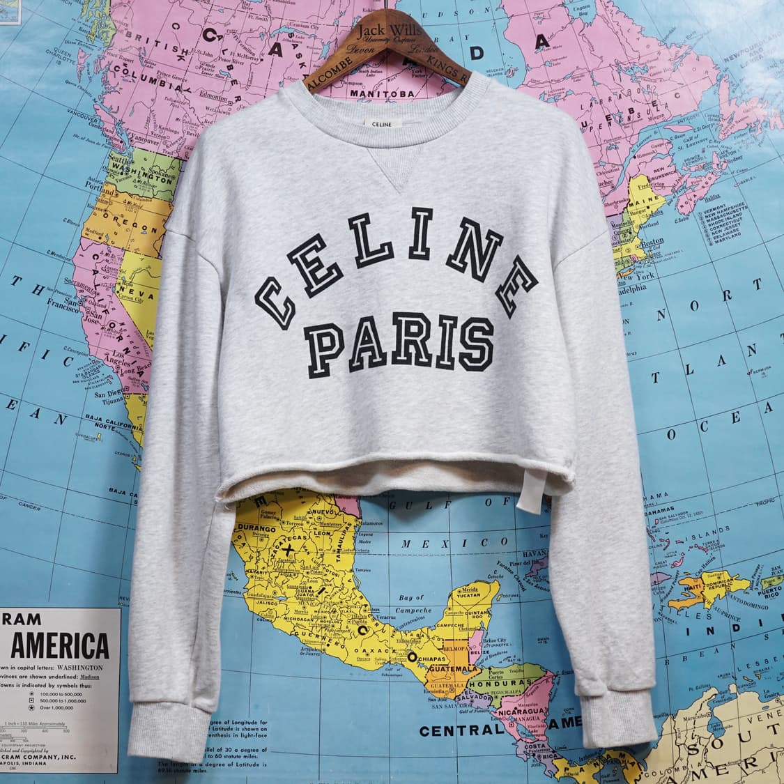 셀린느 바시티 로고 크롭 스웻셔츠 상품이미지1