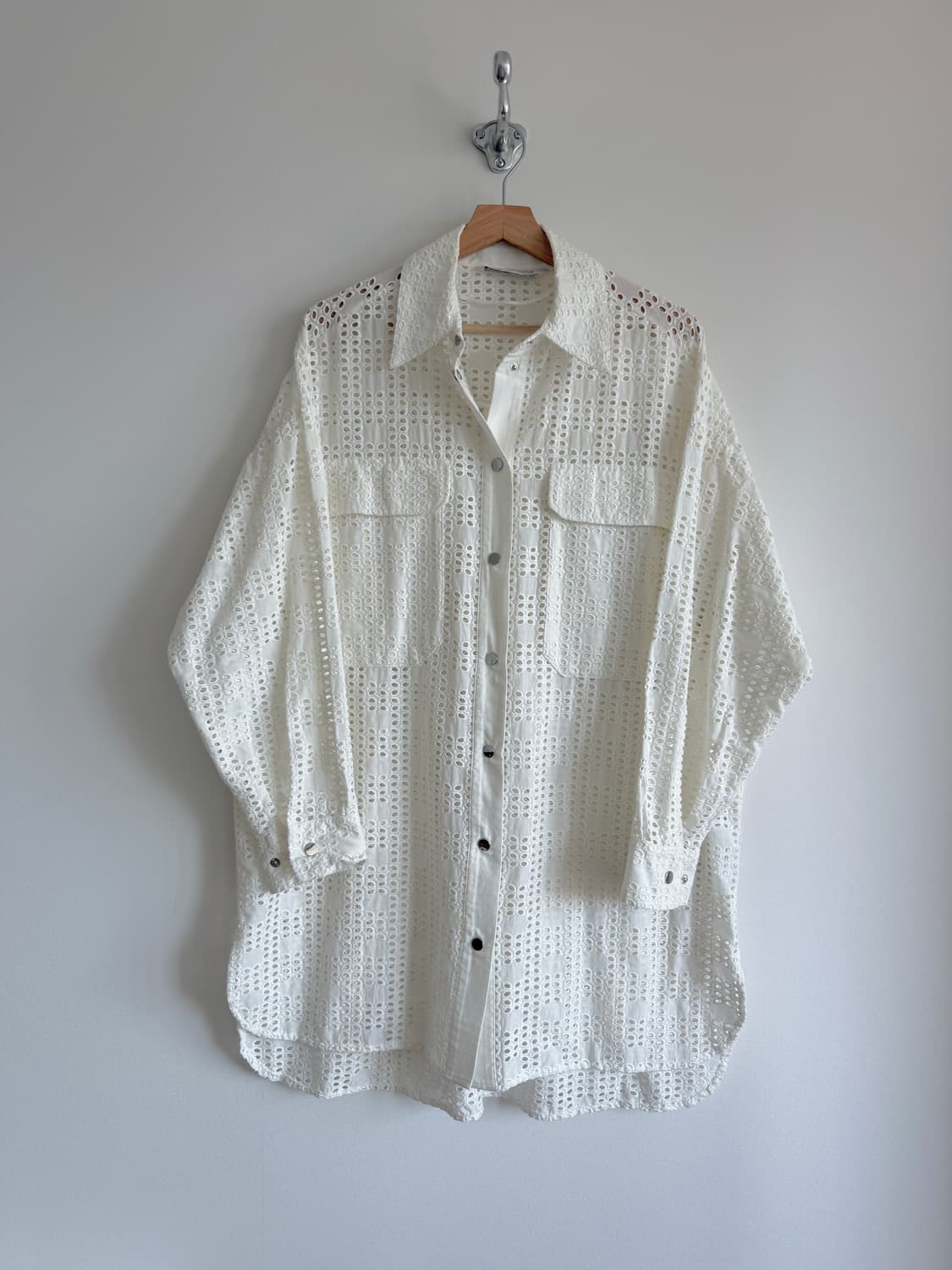 자라(ZARA) 펀칭 크로셰 코튼 롱 셔츠 상품이미지1