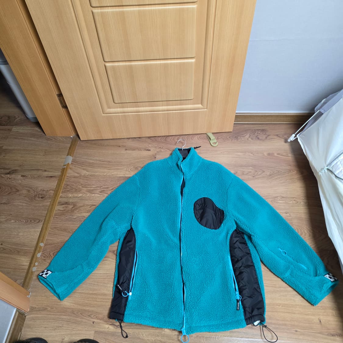 오프화이트 오버사이즈 후리스 상품이미지1