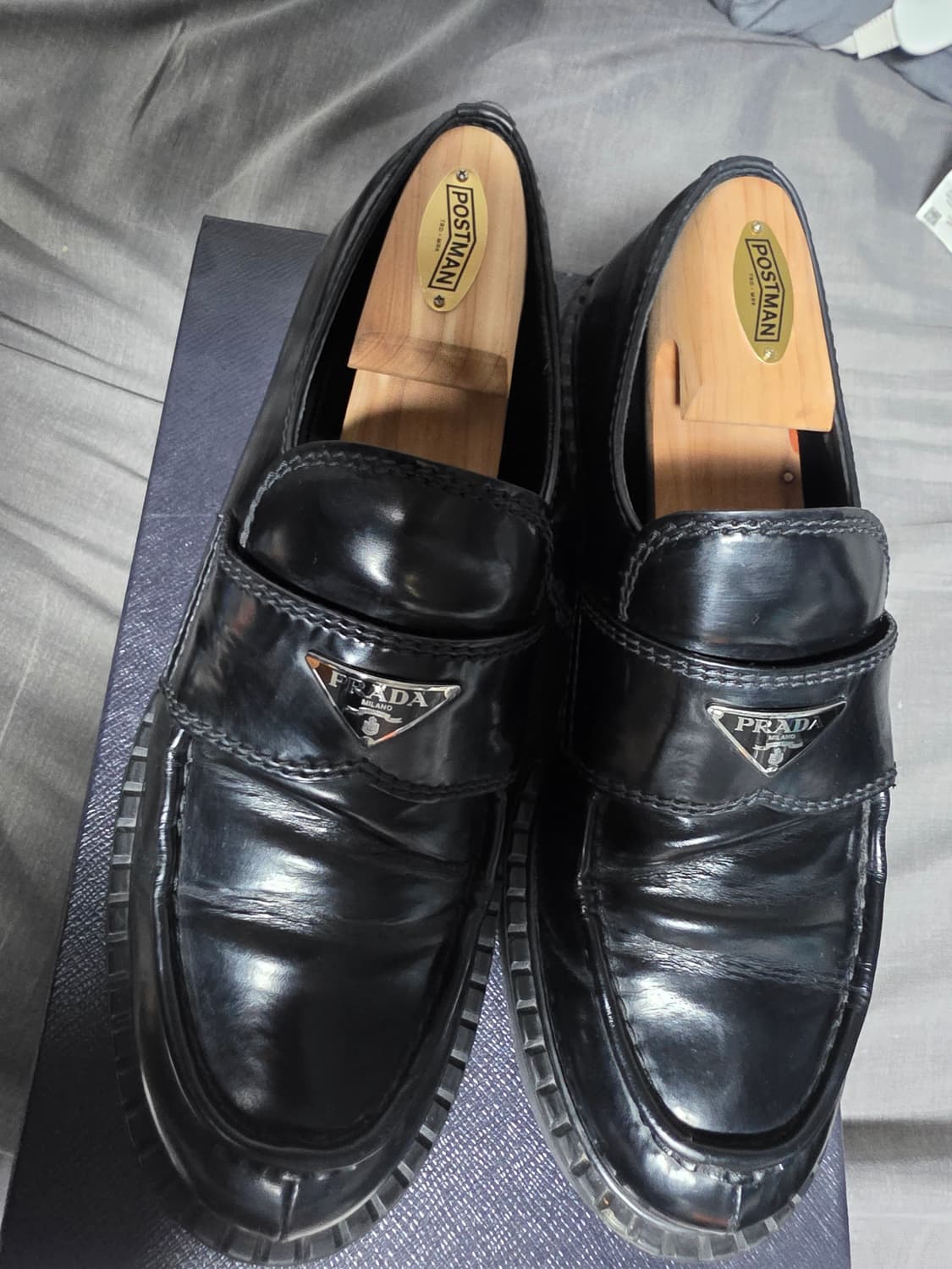 프라다 초콜릿 브러시드 가죽로퍼 상품이미지1