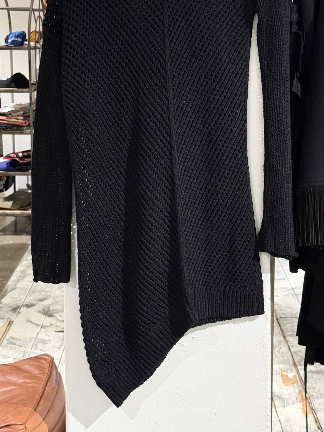 헬무트랭 블랙 비대칭 브이넥 메쉬 니트 상품이미지6