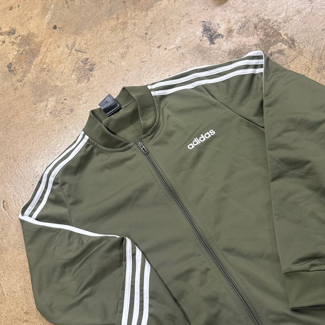 아디다스 카키 트랙탑 져지 상품이미지1