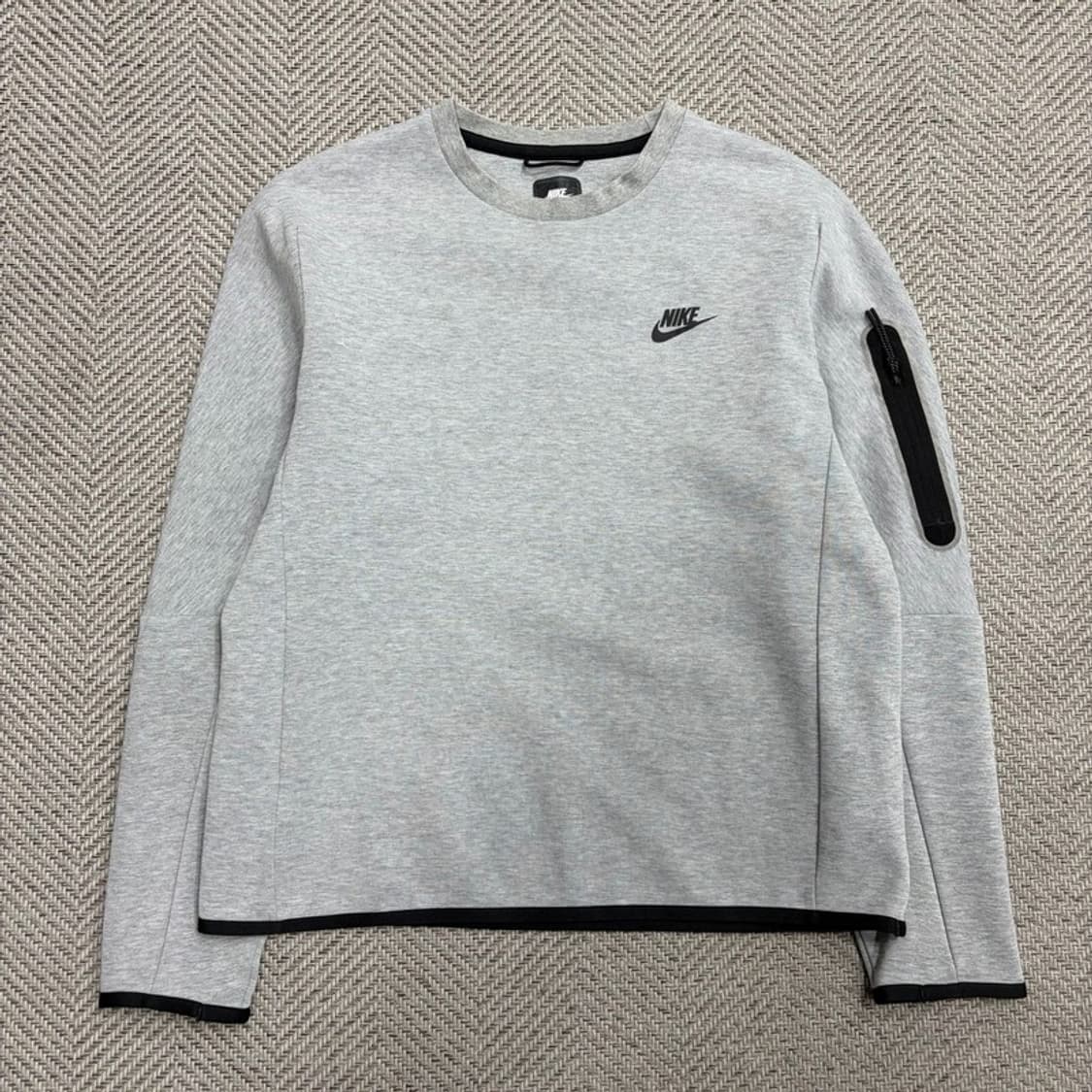 나이키 테크팩 맨투맨 v1646 상품이미지1