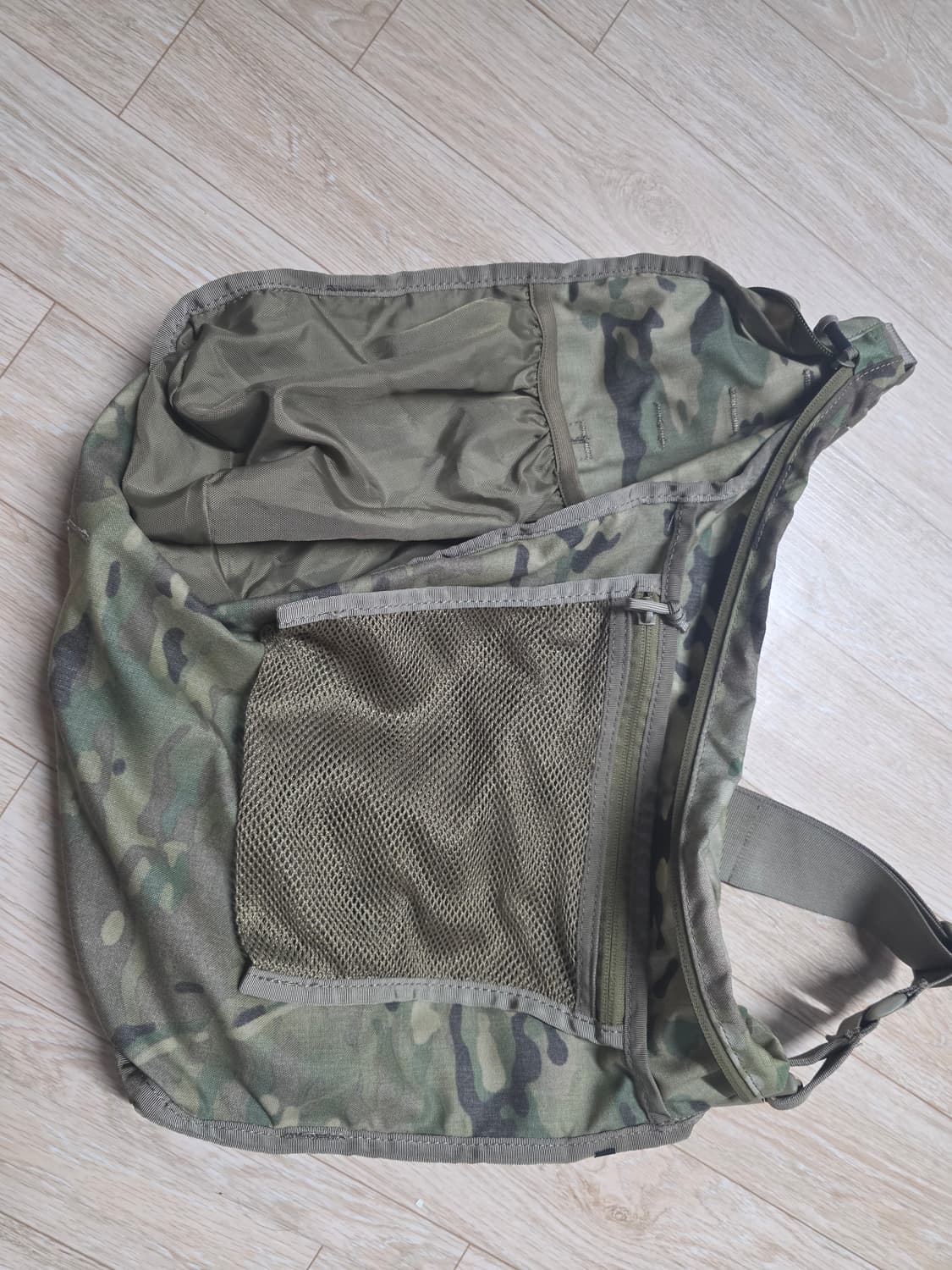 헬리콘텍스 부시크래프트 사첼 백 (멀티캠) 상품이미지2