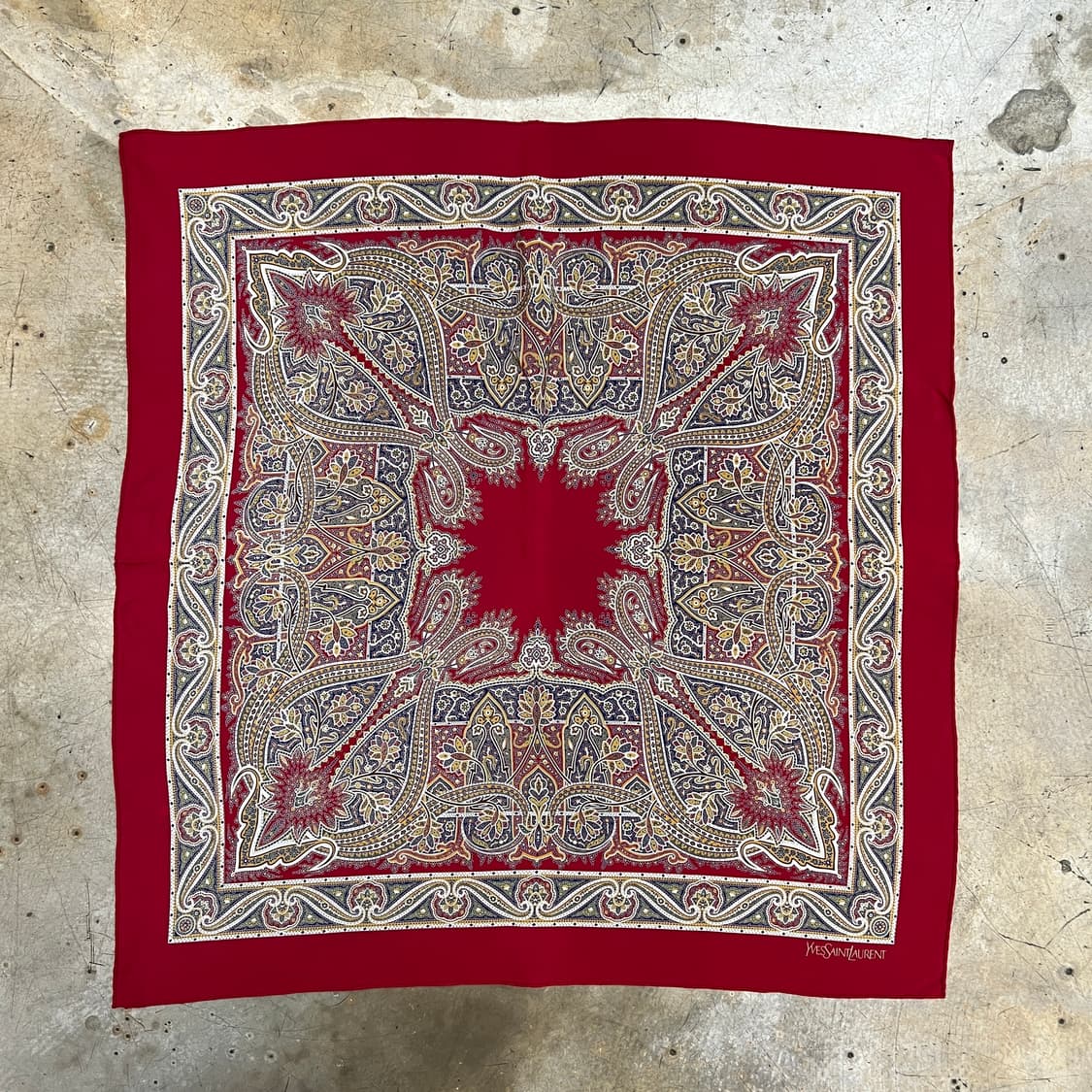 입생로랑 페이즐리 실크 스카프 상품이미지1