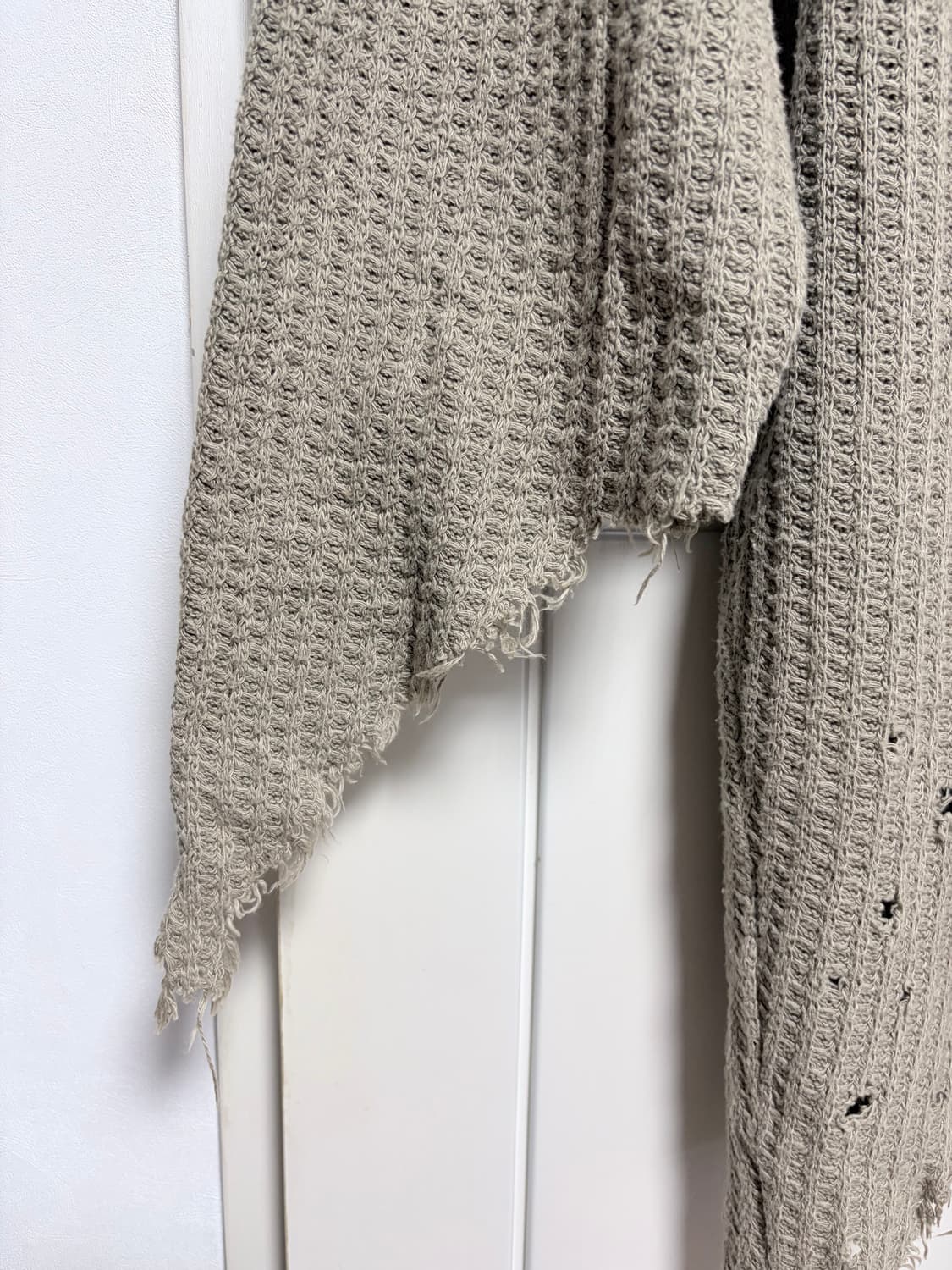 미하라야스히로 디스트레스드 터틀넥 롱니트 상품이미지4