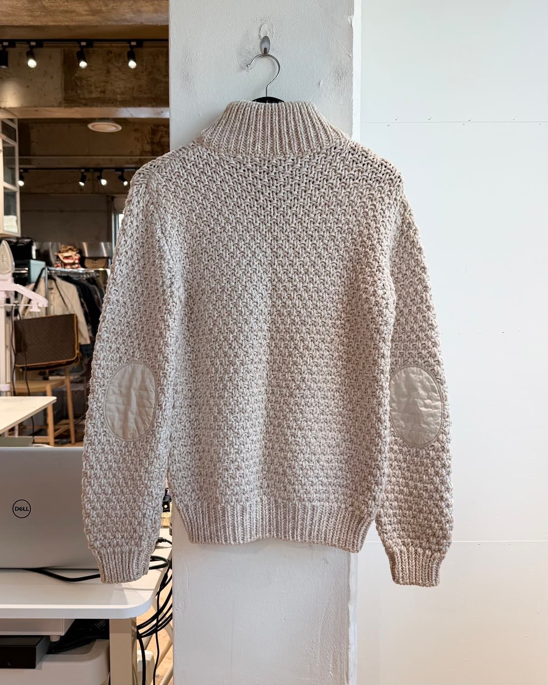 프라다 베이지 하프 집업 암패치 니트 상품이미지7