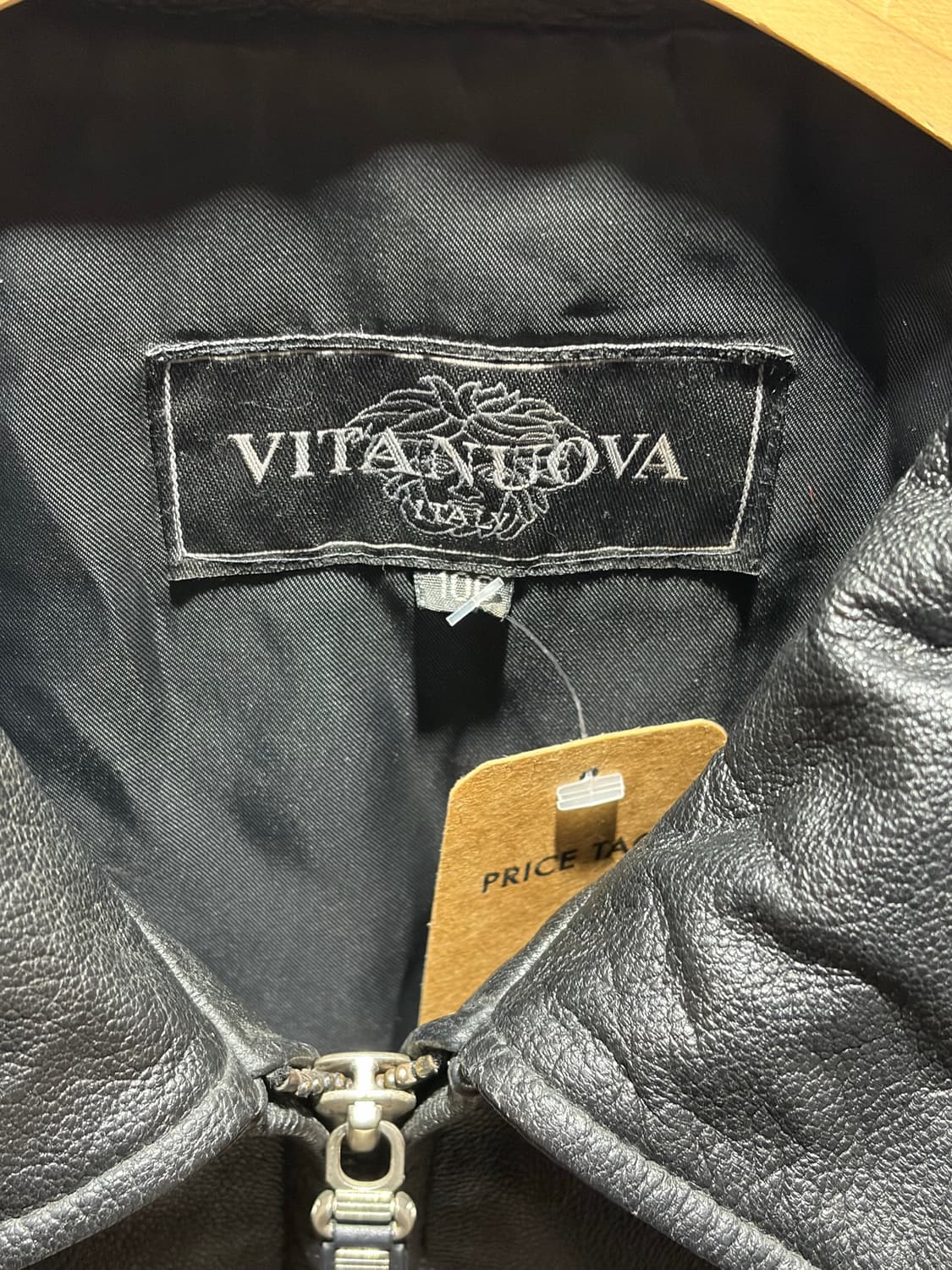 L VITANUOVA 각인 포켓 절개 쉽스킨 레더자켓 상품이미지6