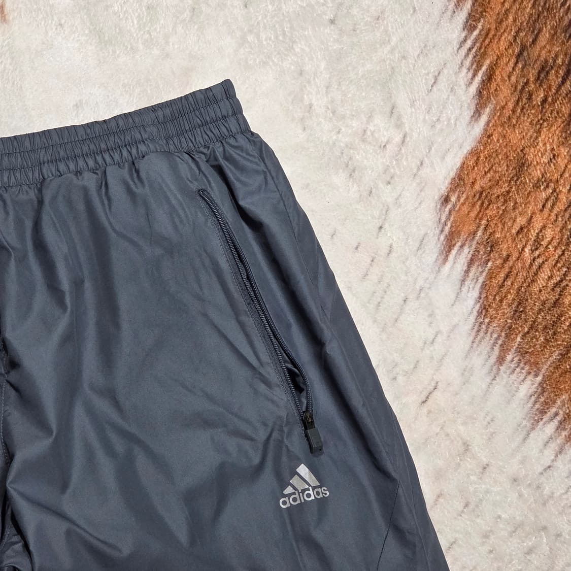아디다스 블루 그레이 안기모 트레이닝 팬츠 상품이미지2