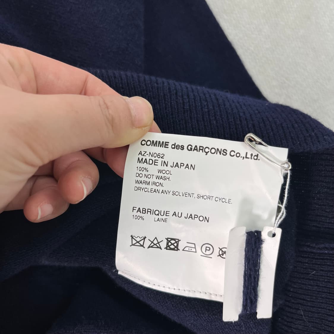 100 꼼데가르송 화이트 와펜 울 가디건  상품이미지5