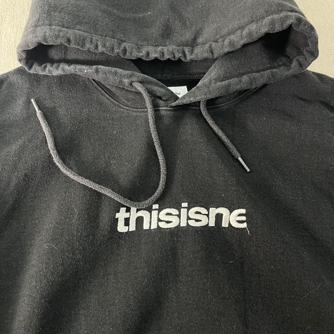 105 디스이즈네버댓 자수로고 후드티 상품이미지2