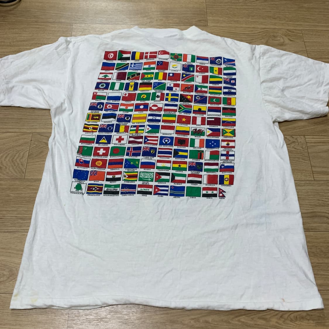 90's 싱글스티치 만국기 티셔츠 상품이미지2
