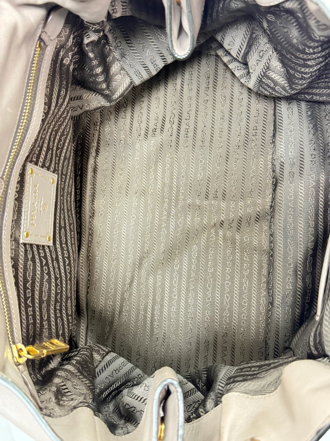 프라다 소프트 카프 레더 토트백 상품이미지9