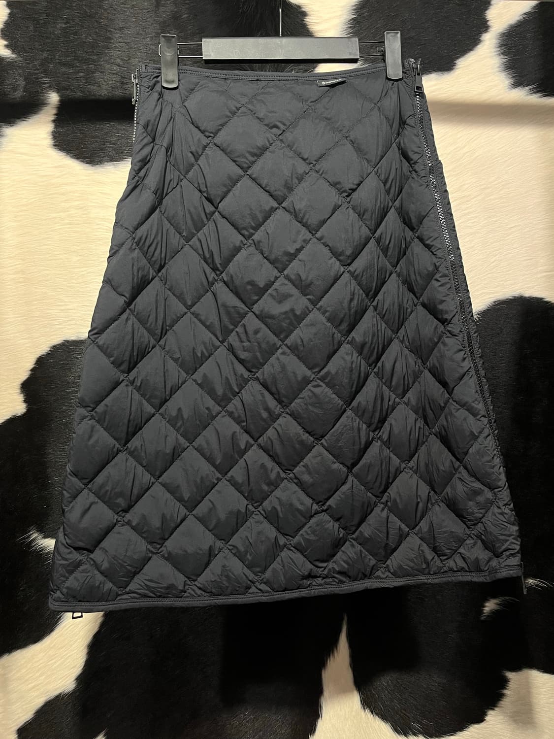 몽클레어 사이드 지퍼 퀄팅 미디 스커트 상품이미지8