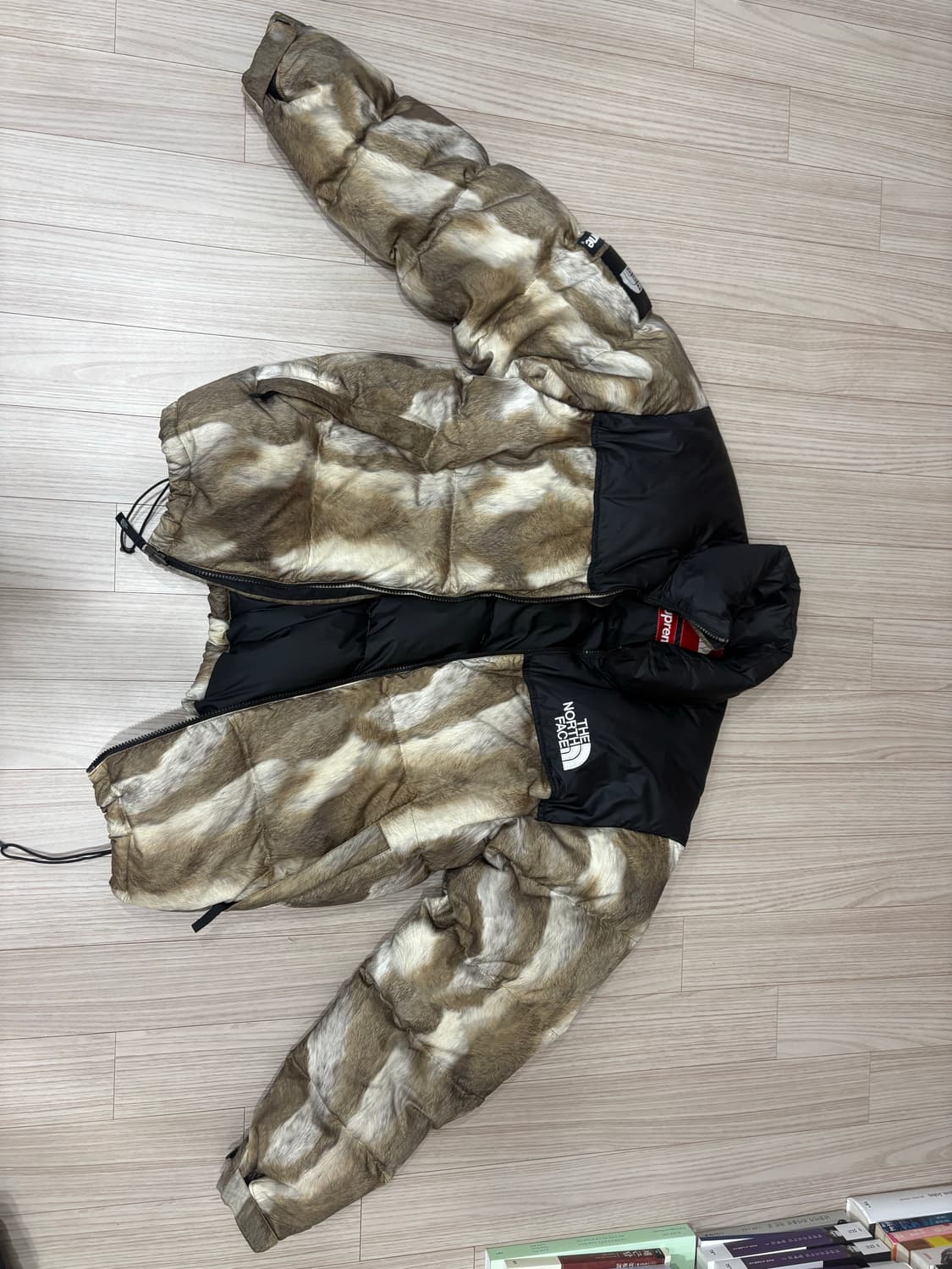 슈프림x노스페이스 눕시패딩 상품이미지1