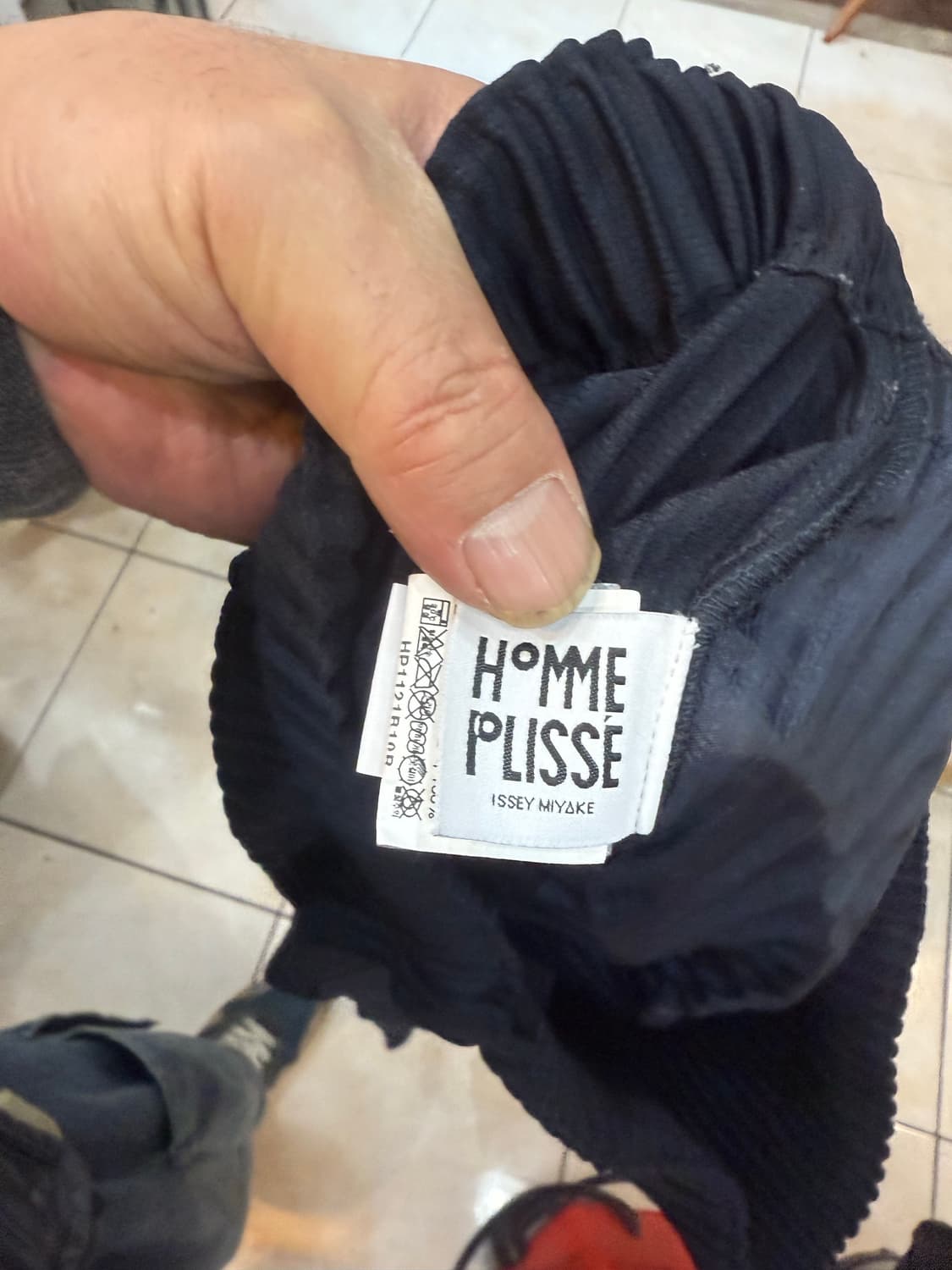 3/34 정품 옴므플리세 바지 팝니다 상품이미지2