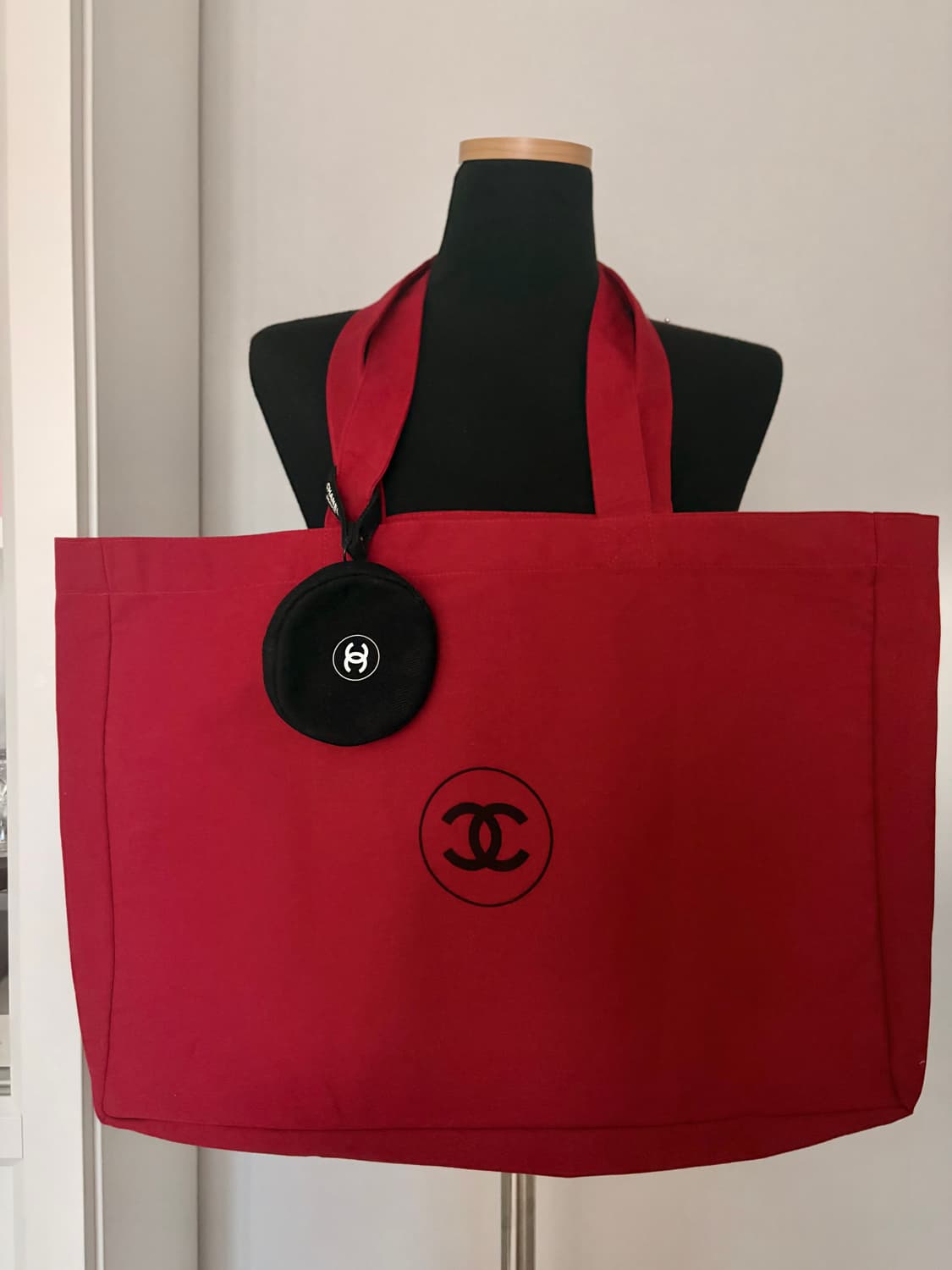 샤넬 레드 에코백 _ 샤넬 블랙 미니 파우치 포함 상품이미지1