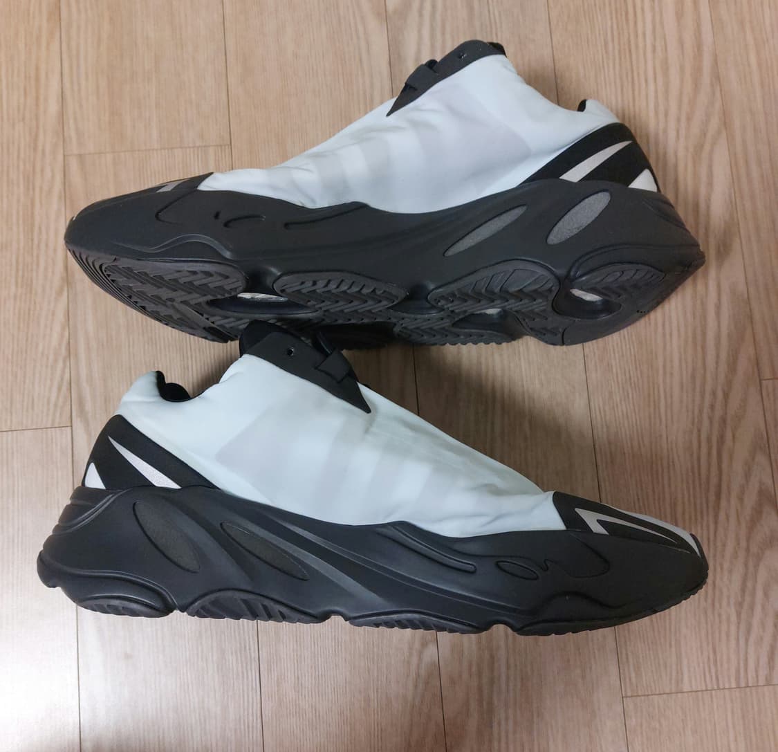 아디다스 이지 부스트 700 MNVN 블루 틴트 상품이미지4