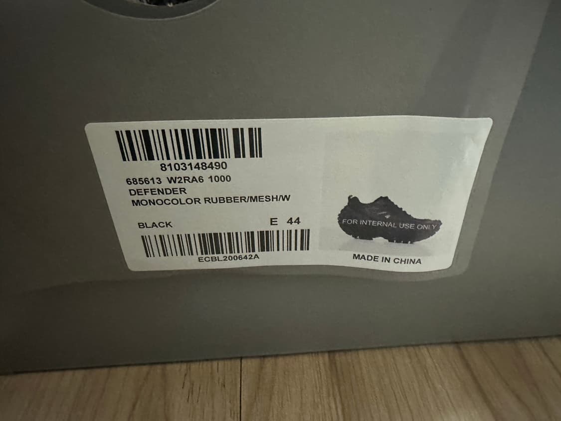 발렌시아가 디펜더 44 상품이미지6