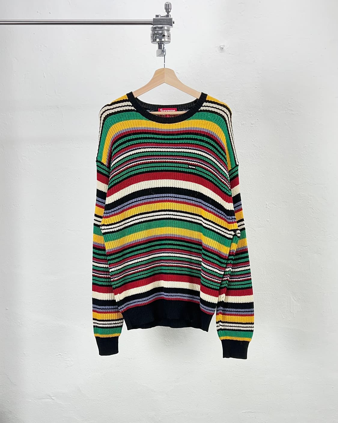 슈프림 23fw 스몰박스 립드 멀티컬러 스웨터 상품이미지1