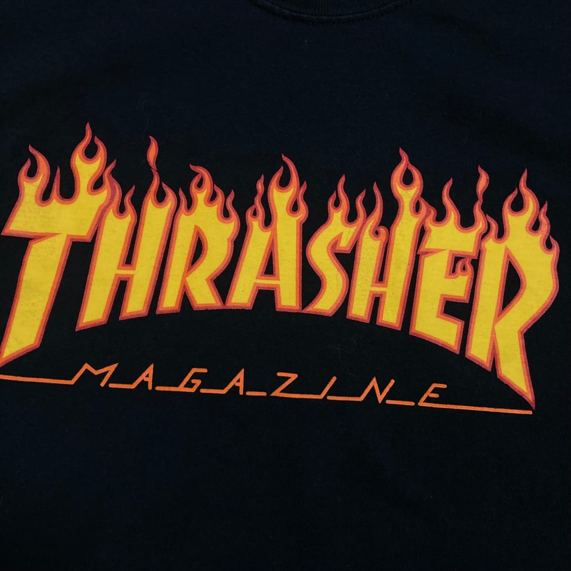 트래셔 스펠아웃 빅로고 블랙 반팔티 상품이미지2