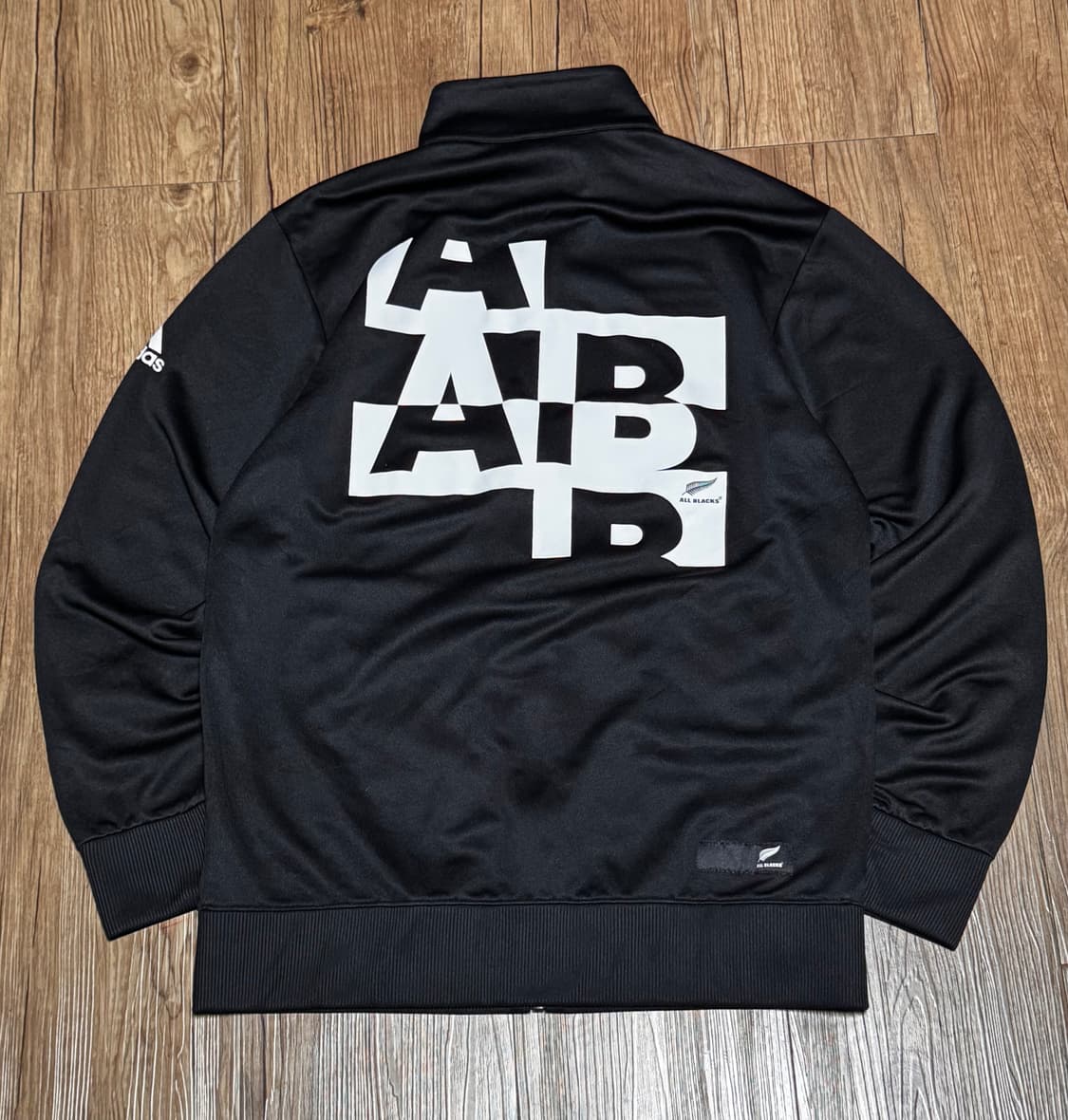 아디다스 x 올블랙스 블랙 트랙탑 상품이미지3