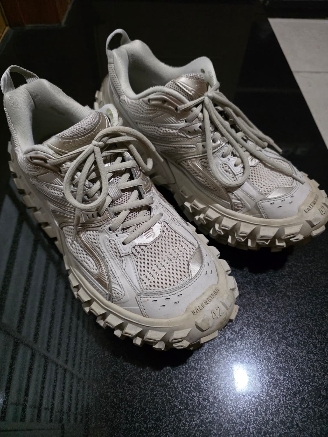 발렌시아가 디펜더 (바운서) 베이지 42 백화점판 상품이미지1