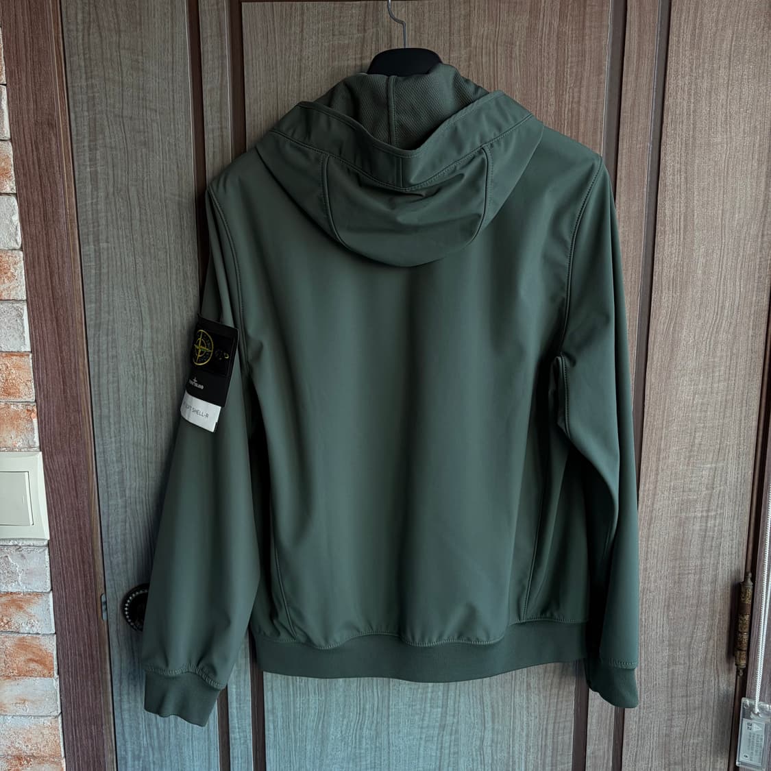 새상품(M)스톤아일랜드 와펜 패치 소프트쉘 후드 자켓 카키 상품이미지3