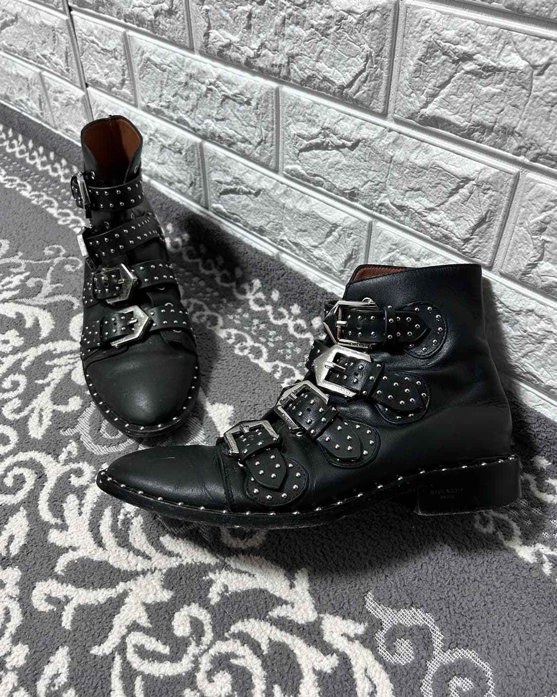 지방시 스터드 멀티 버클 앵클 부츠 상품이미지1