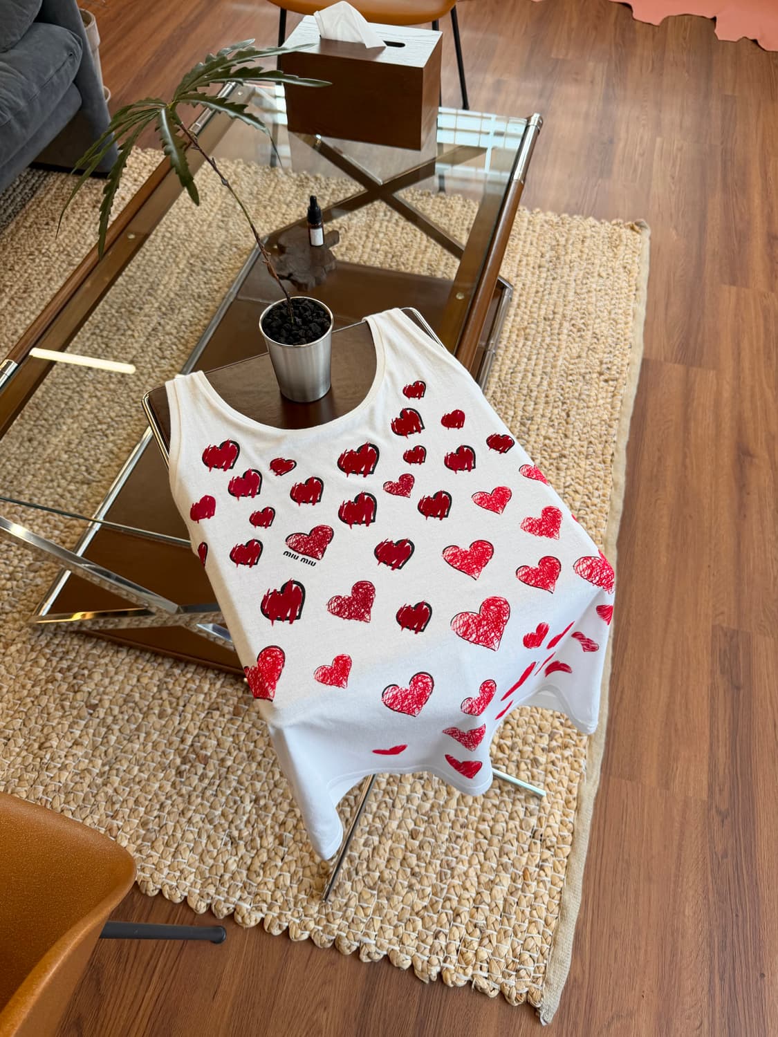 미우미우 14SS 벨벳 하트 슬리브리스 상품이미지1