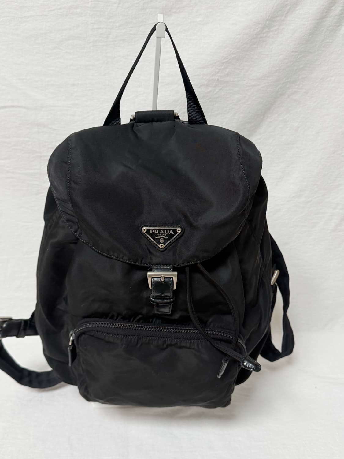 정품 프라다 포코노 나일론 미디움 원포켓 백팩 블랙 상품이미지1