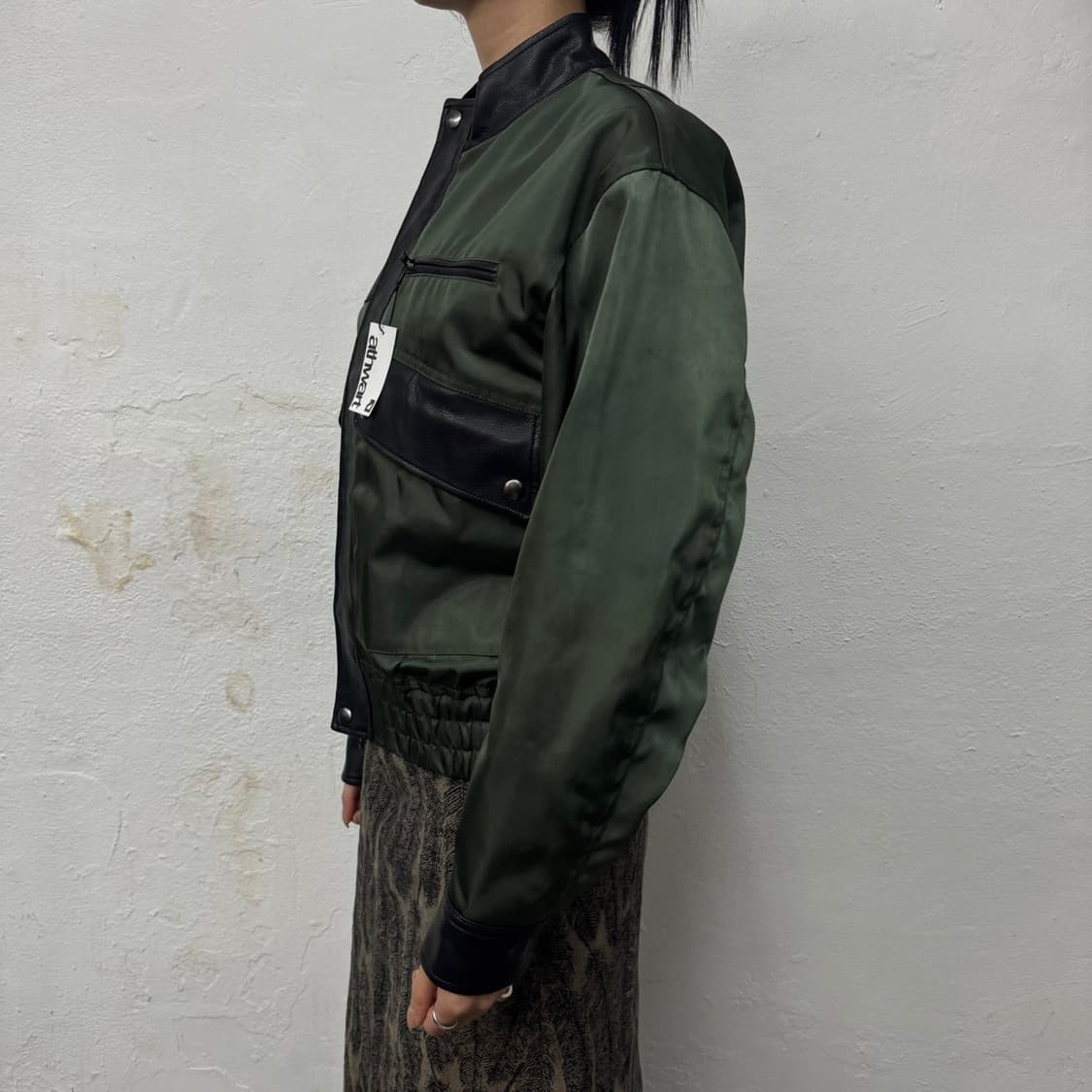 Oriens by 저널스탠다드 올리브컬러 에코레더 디테일 플라이트 자켓 상품이미지2