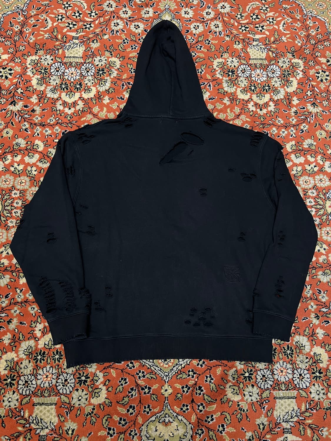 [2] lesugiatelier 펀칭 디스 후드티 블랙 상품이미지2