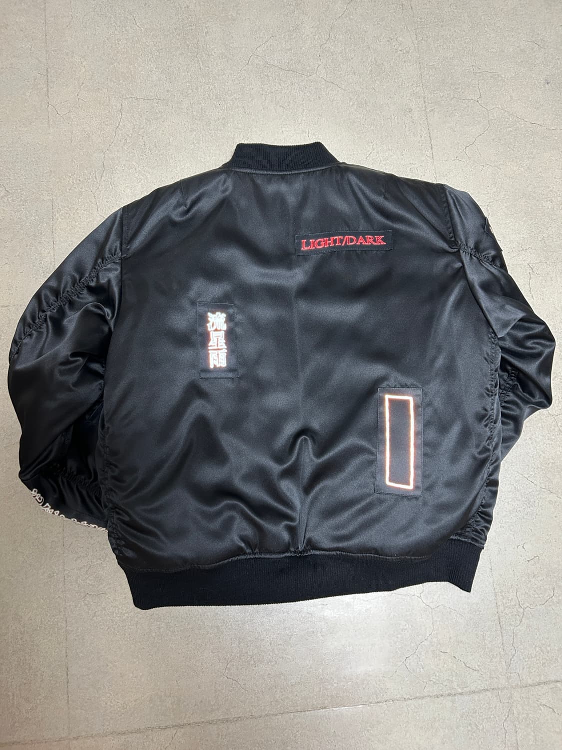 혜인서 15fw 네온사인 패치 워크 봄버 상품이미지2