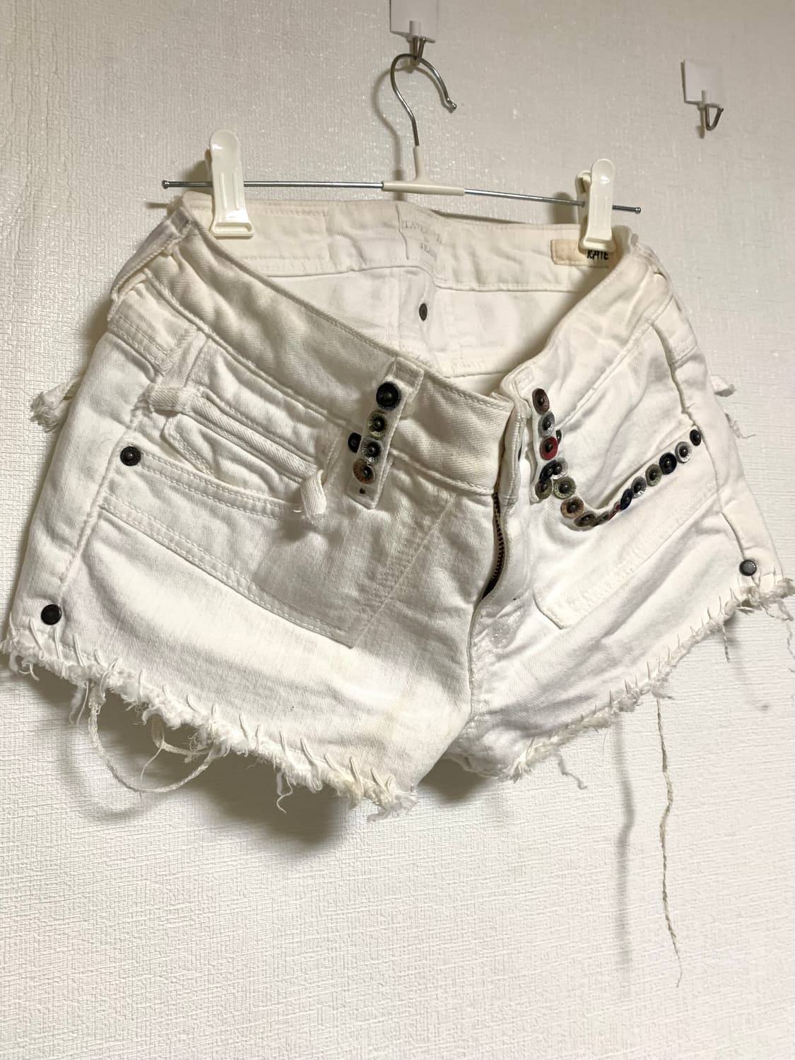 2000s Vtg y2k 데미지 화이트 데님 숏팬츠 상품이미지1