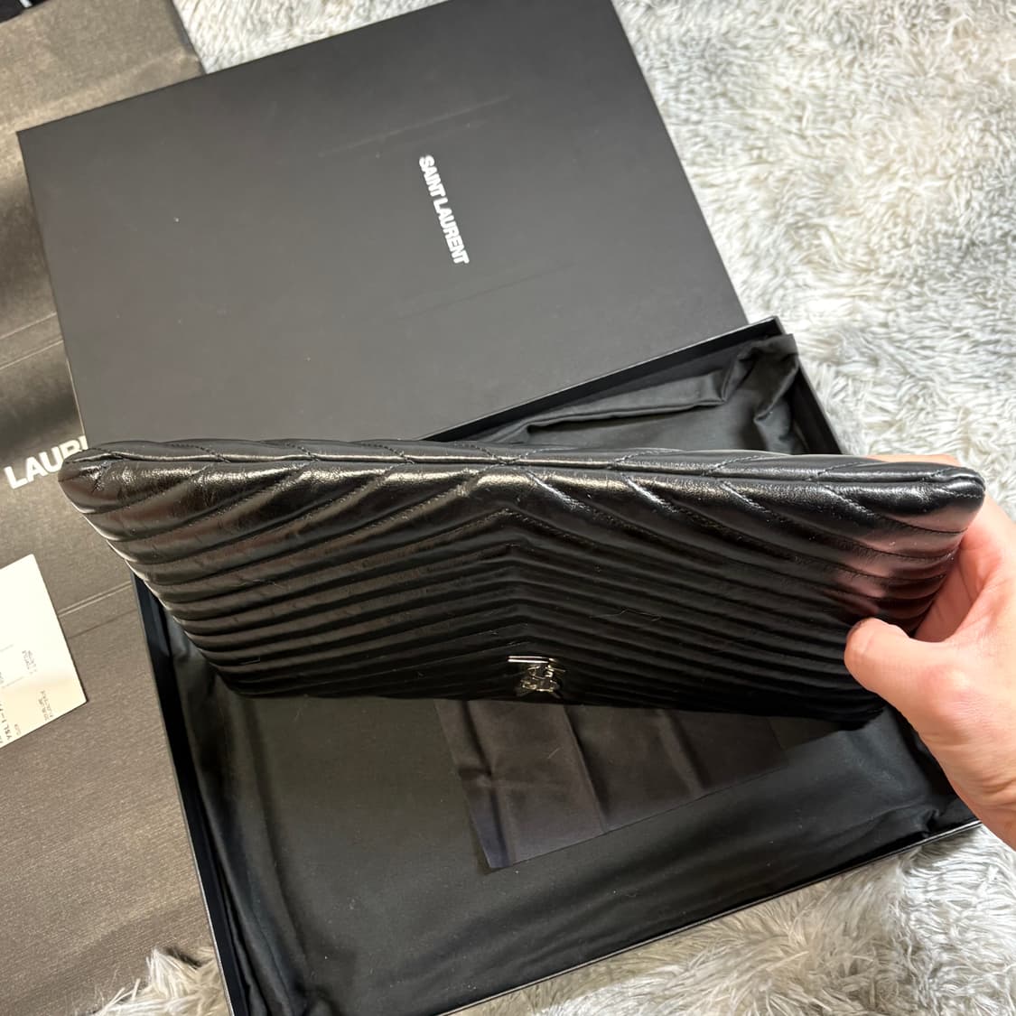 입생로랑 마틀라세 클러치 M사이즈 은장 상품이미지5