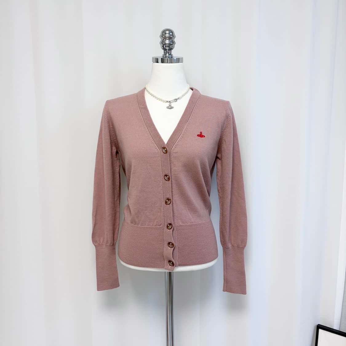 비비안웨스트우드 인디핑크 ORB버튼 브이넥 가디건 상품이미지2