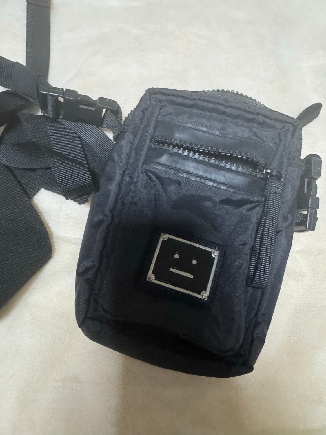 아크네 이모지 미니가방 상품이미지2